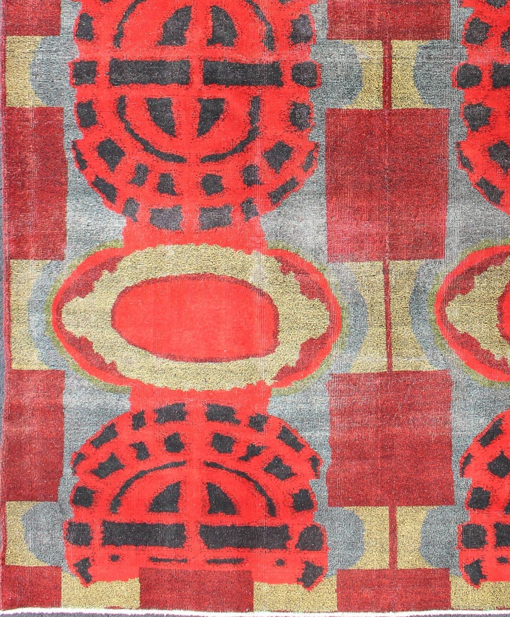 Graphic red - toned geometric design modern vintage Turkish rug, rug en - 123914, country of origin or type: Turkey or Oushak, circa 1950. This modern - design vintage Turkish Oushak rug features a bold and colorful red geometric design set atop a gra... - Keivan Woven ArtsEN - 123914 - 5991Rug