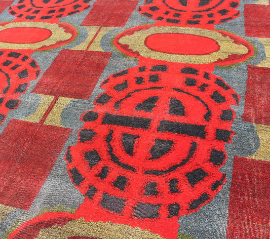 Graphic red - toned geometric design modern vintage Turkish rug, rug en - 123914, country of origin or type: Turkey or Oushak, circa 1950. This modern - design vintage Turkish Oushak rug features a bold and colorful red geometric design set atop a gra... - Keivan Woven ArtsEN - 123914 - 5991Rug