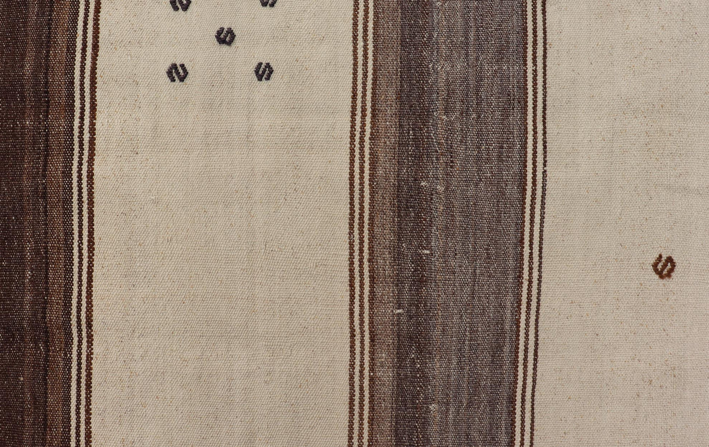Vintage Turkish Kilim Rug with Stripes in Grey, White & Cream. Keivan Woven Arts / Rug EN - 13210, country of origin / type: Turkey / Kilim, circa 1950. Measures: 4'10 x 5'3 - Keivan Woven ArtsEN - 13210 - 23894Rug