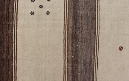 Vintage Turkish Kilim Rug with Stripes in Grey, White & Cream. Keivan Woven Arts / Rug EN - 13210, country of origin / type: Turkey / Kilim, circa 1950. Measures: 4'10 x 5'3 - Keivan Woven ArtsEN - 13210 - 23894Rug