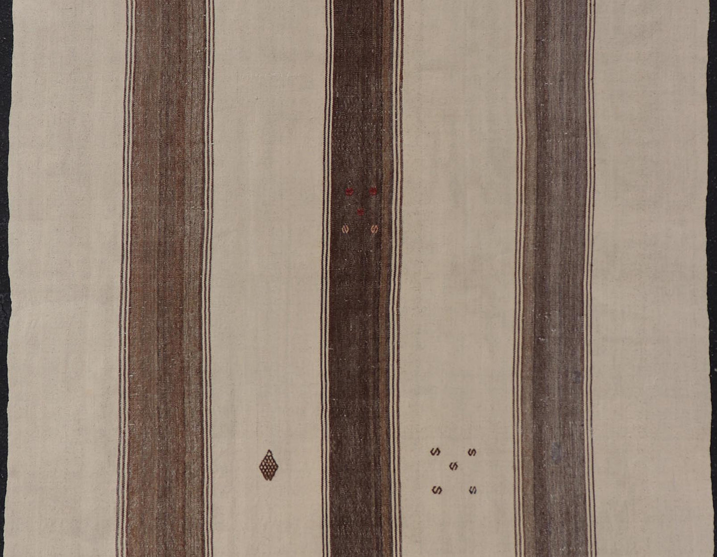 Vintage Turkish Kilim Rug with Stripes in Grey, White & Cream. Keivan Woven Arts / Rug EN - 13210, country of origin / type: Turkey / Kilim, circa 1950. Measures: 4'10 x 5'3 - Keivan Woven ArtsEN - 13210 - 23894Rug