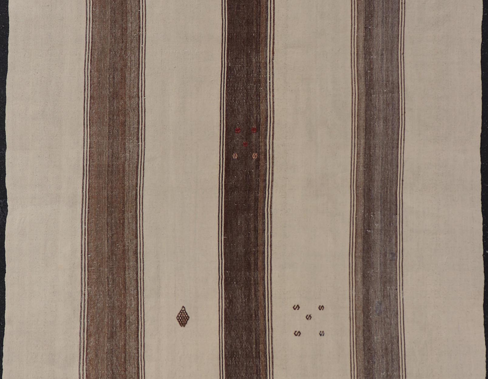 Vintage Turkish Kilim Rug with Stripes in Grey, White & Cream. Keivan Woven Arts / Rug EN - 13210, country of origin / type: Turkey / Kilim, circa 1950. Measures: 4'10 x 5'3 - Keivan Woven ArtsEN - 13210 - 23894Rug