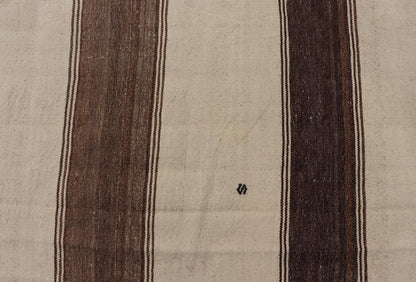 Vintage Turkish Kilim Rug with Stripes in Grey, White & Cream. Keivan Woven Arts / Rug EN - 13210, country of origin / type: Turkey / Kilim, circa 1950. Measures: 4'10 x 5'3 - Keivan Woven ArtsEN - 13210 - 23894Rug