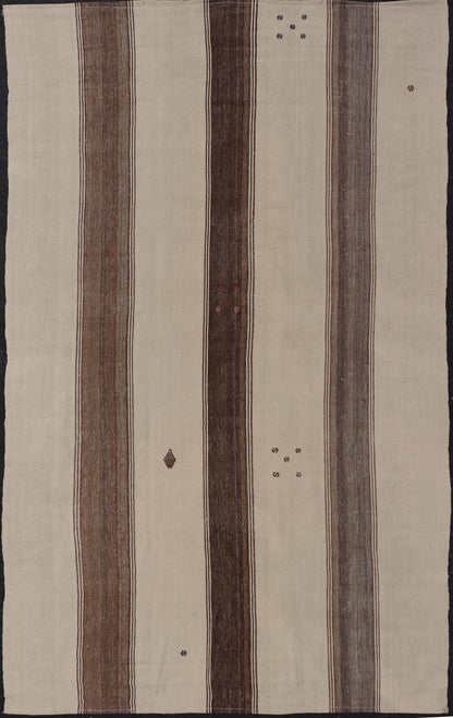 Vintage Turkish Kilim Rug with Stripes in Grey, White & Cream. Keivan Woven Arts / Rug EN - 13210, country of origin / type: Turkey / Kilim, circa 1950. Measures: 4'10 x 5'3 - Keivan Woven ArtsEN - 13210 - 23894Rug