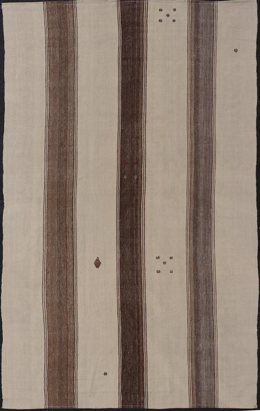 Vintage Turkish Kilim Rug with Stripes in Grey, White & Cream. Keivan Woven Arts / Rug EN - 13210, country of origin / type: Turkey / Kilim, circa 1950. Measures: 4'10 x 5'3 - Keivan Woven ArtsEN - 13210 - 23894Rug