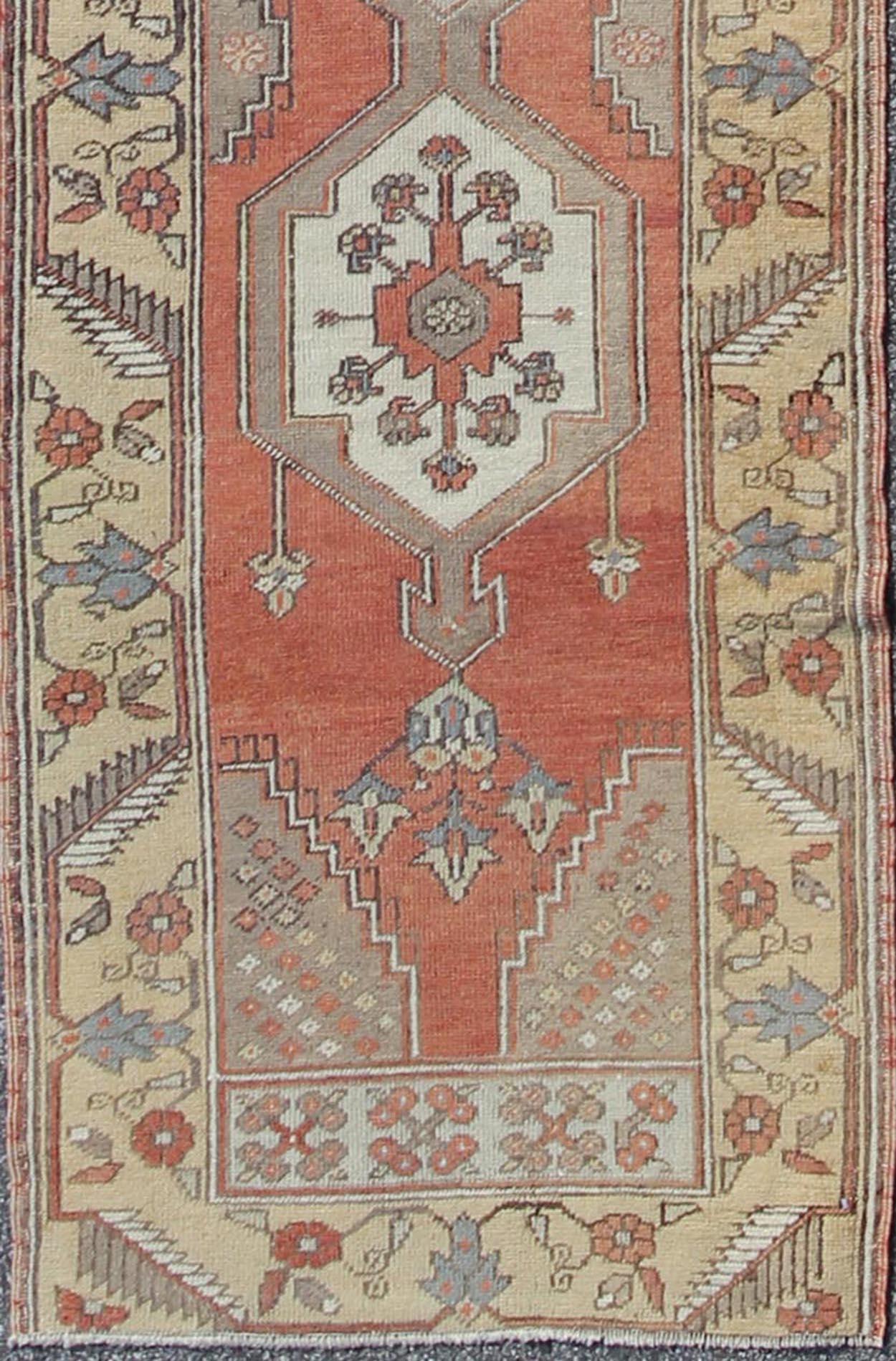 Sub - Geometric Tribal Vintage Oushak Runner from Early 20th Century Turkey kwarugs Sub - geometric tribal vintage Oushak runner from early 20th century Turkey, rug en - 134, country of origin / type: Turkey / Oushak, circa 1920 This antique Tu... - Keivan Woven ArtsEN - 134 - 3437Rug