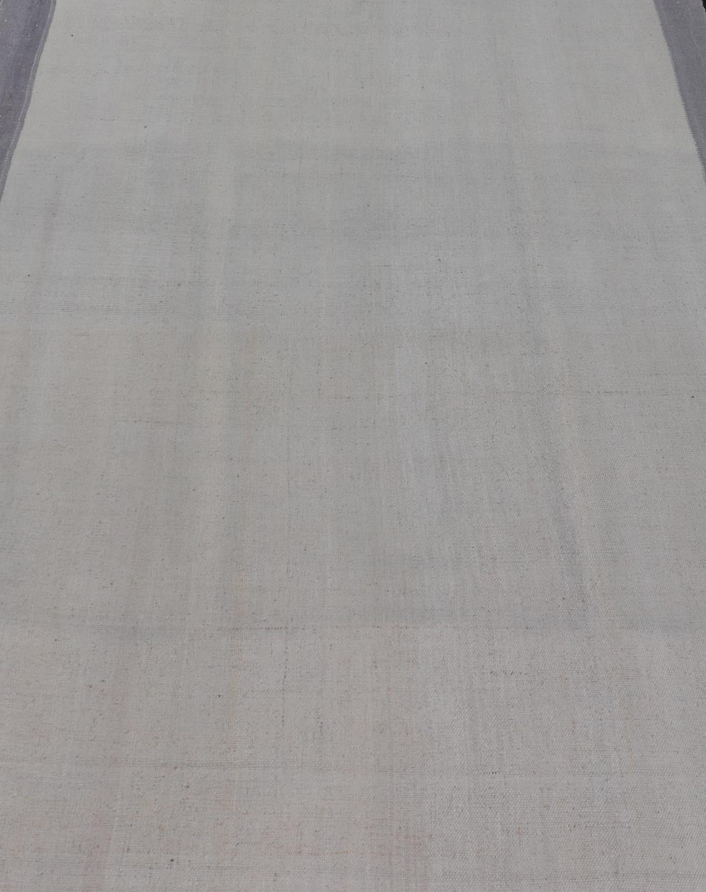 Vintage Turkish Kilim with Modern Design in Cream and Lavender Vintage Kilim Turkish flat weave, Keivan Woven Arts rug EN - 13431 , country of origin / type: Turkey / Kilim, circa Mid - 20th Century. Measures: 4'10 x 7'1 - Keivan Woven ArtsEN - 13431 - 19106Rug