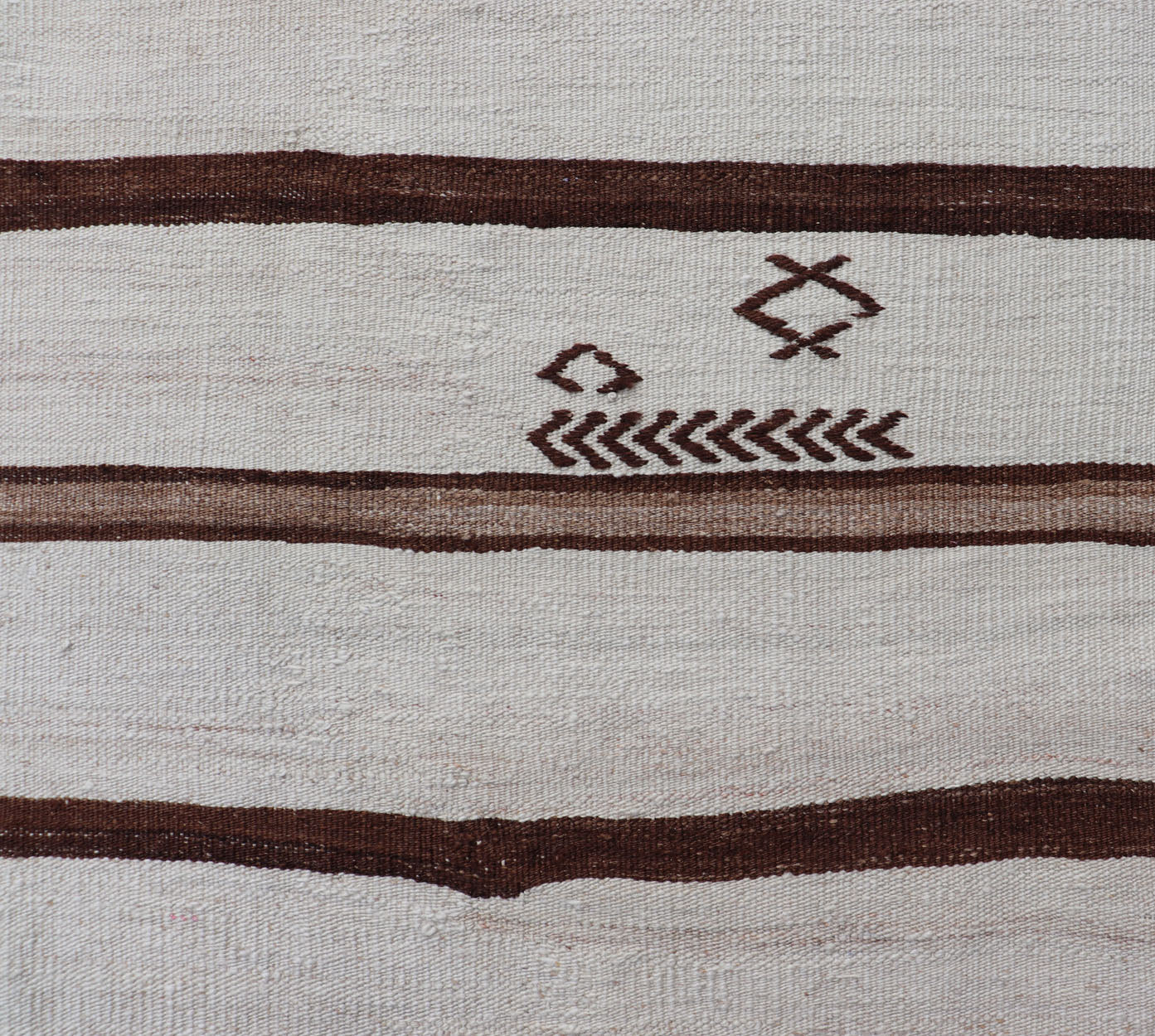 Measures: 5'8 x 12'3 Flat - Weave Kilim Vintage Gallery Rug from Turkey with Horizontal Stripes. Keivan Woven Arts / rug EN - 13434, country of origin / type: Turkey / Kilim, circa 1950 This vintage flat - woven Kilim features a minimalist design ... - Keivan Woven ArtsEN - 13434 - 22698Rug