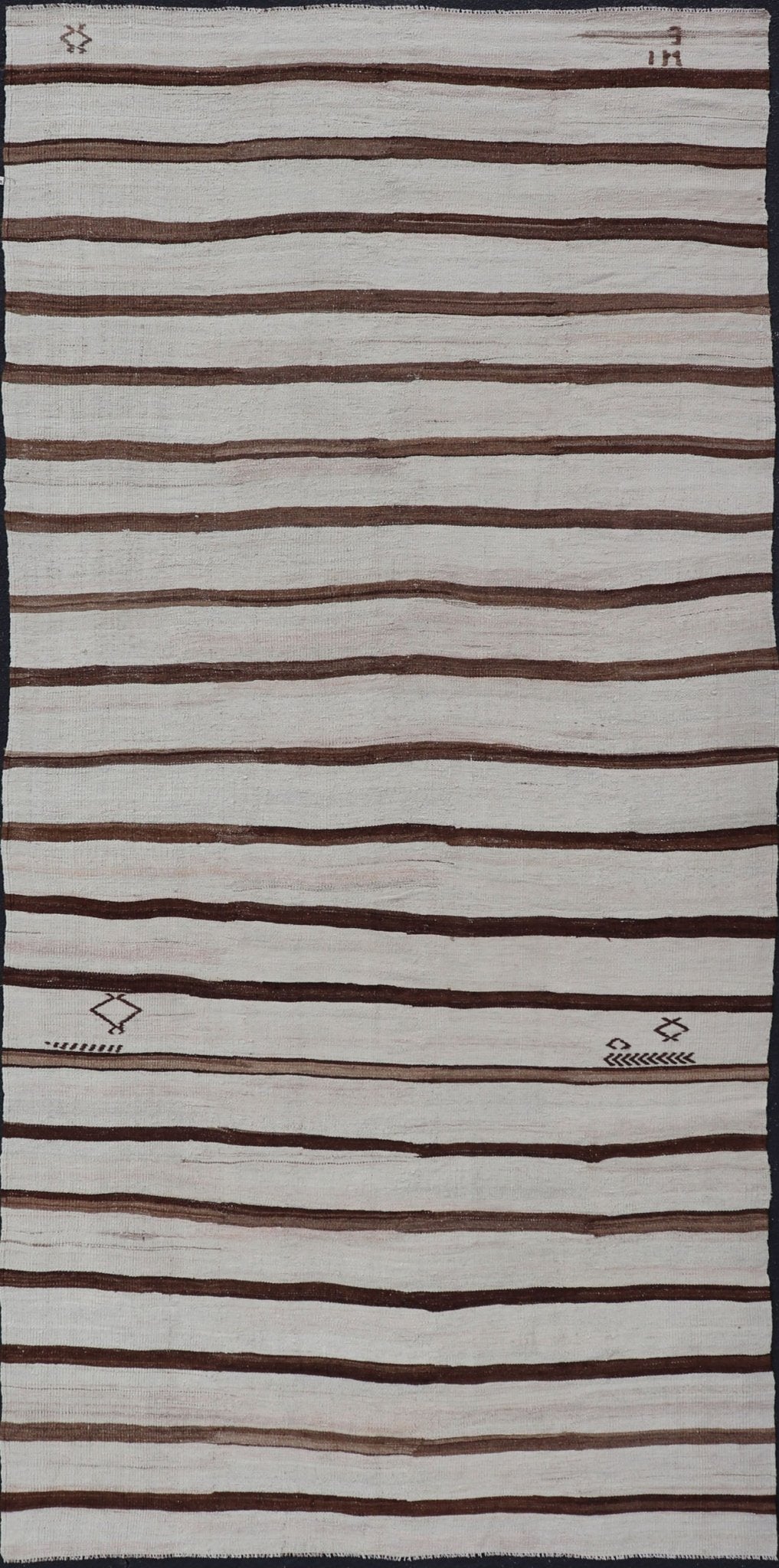 Measures: 5'8 x 12'3 Flat - Weave Kilim Vintage Gallery Rug from Turkey with Horizontal Stripes. Keivan Woven Arts / rug EN - 13434, country of origin / type: Turkey / Kilim, circa 1950 This vintage flat - woven Kilim features a minimalist design ... - Keivan Woven ArtsEN - 13434 - 22698Rug