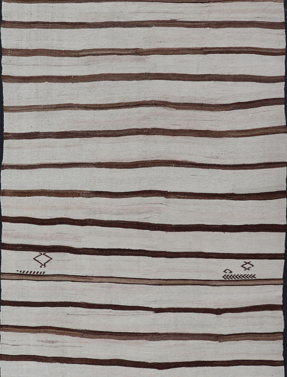 Measures: 5'8 x 12'3 Flat - Weave Kilim Vintage Gallery Rug from Turkey with Horizontal Stripes. Keivan Woven Arts / rug EN - 13434, country of origin / type: Turkey / Kilim, circa 1950 This vintage flat - woven Kilim features a minimalist design ... - Keivan Woven ArtsEN - 13434 - 22698Rug