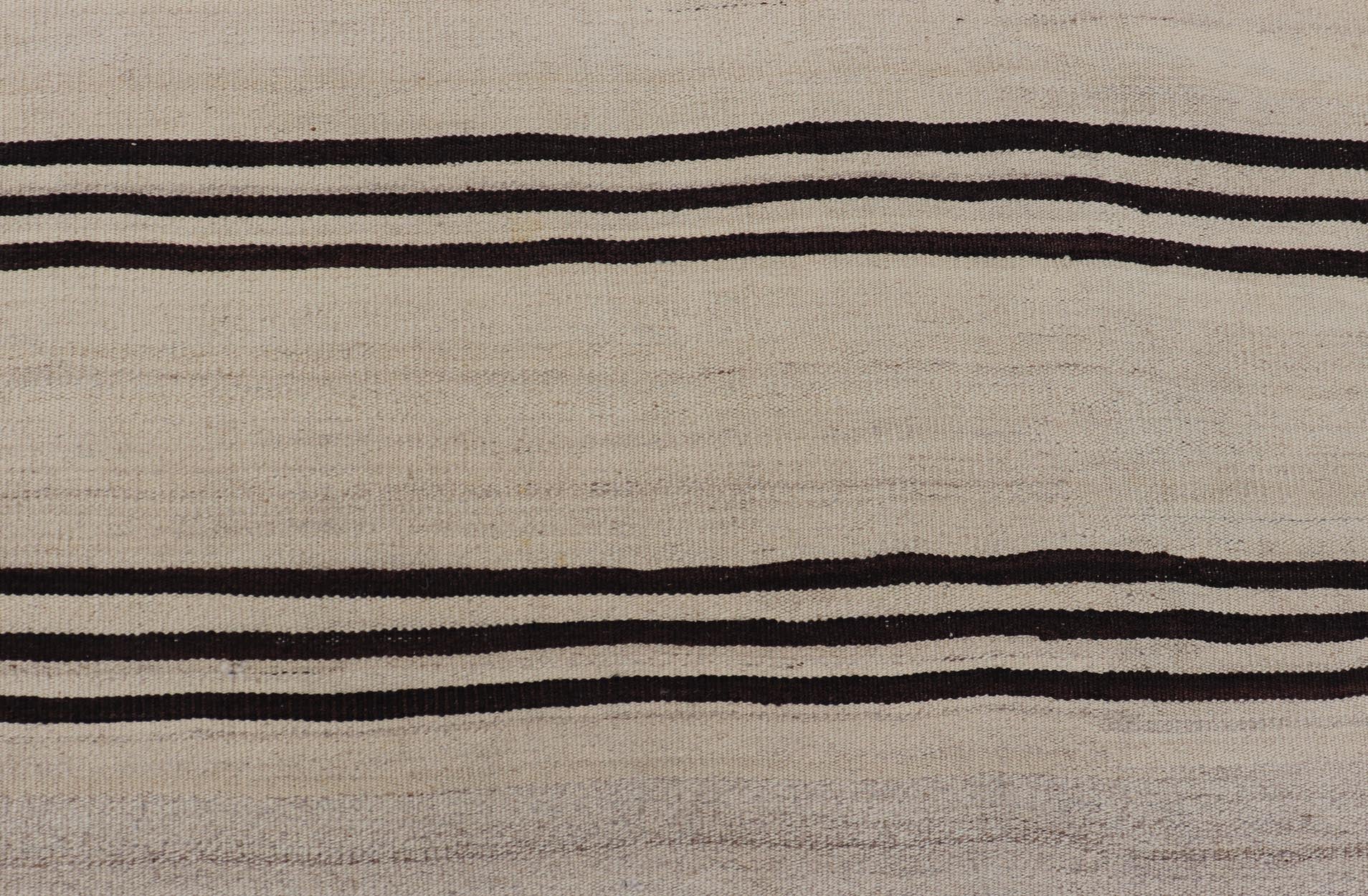 Vintage Flat Weave Turkish Kilim with Stripes in Ivory and Brown. Keivan Woven Arts / rug EN - 13467, country of origin / type: Turkey / Kilim, circa Mid - 20th Century. Measures: 4'5 x 6'5 This vintage flat - woven Kilim features a Minimalist design ... - Keivan Woven ArtsEN - 13467 - 23900Rug