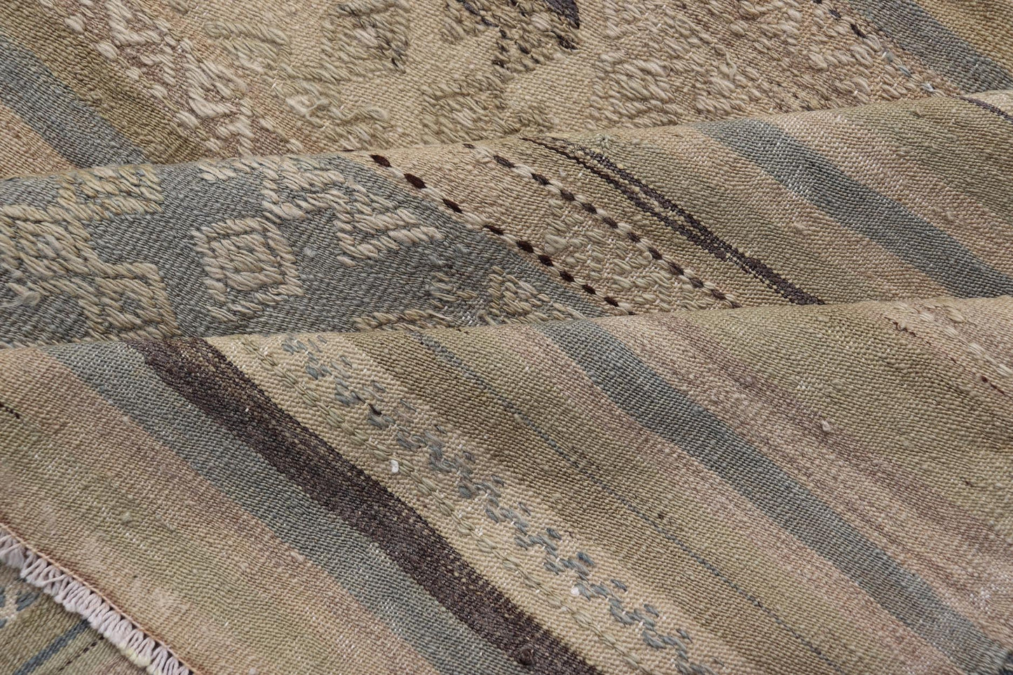 Measures: 5'3 x 9'0 Turkish Vintage Kilim With Embroidered Motifs in Earthy Tones with Blue - Gray. Keivan Woven Arts / rug EN - 13495, country of origin / type: Turkey / Kilim, circa 1950 This flat - woven Kilim from Turkey features an enticing c... - Keivan Woven ArtsEN - 13495 - 21727Rug