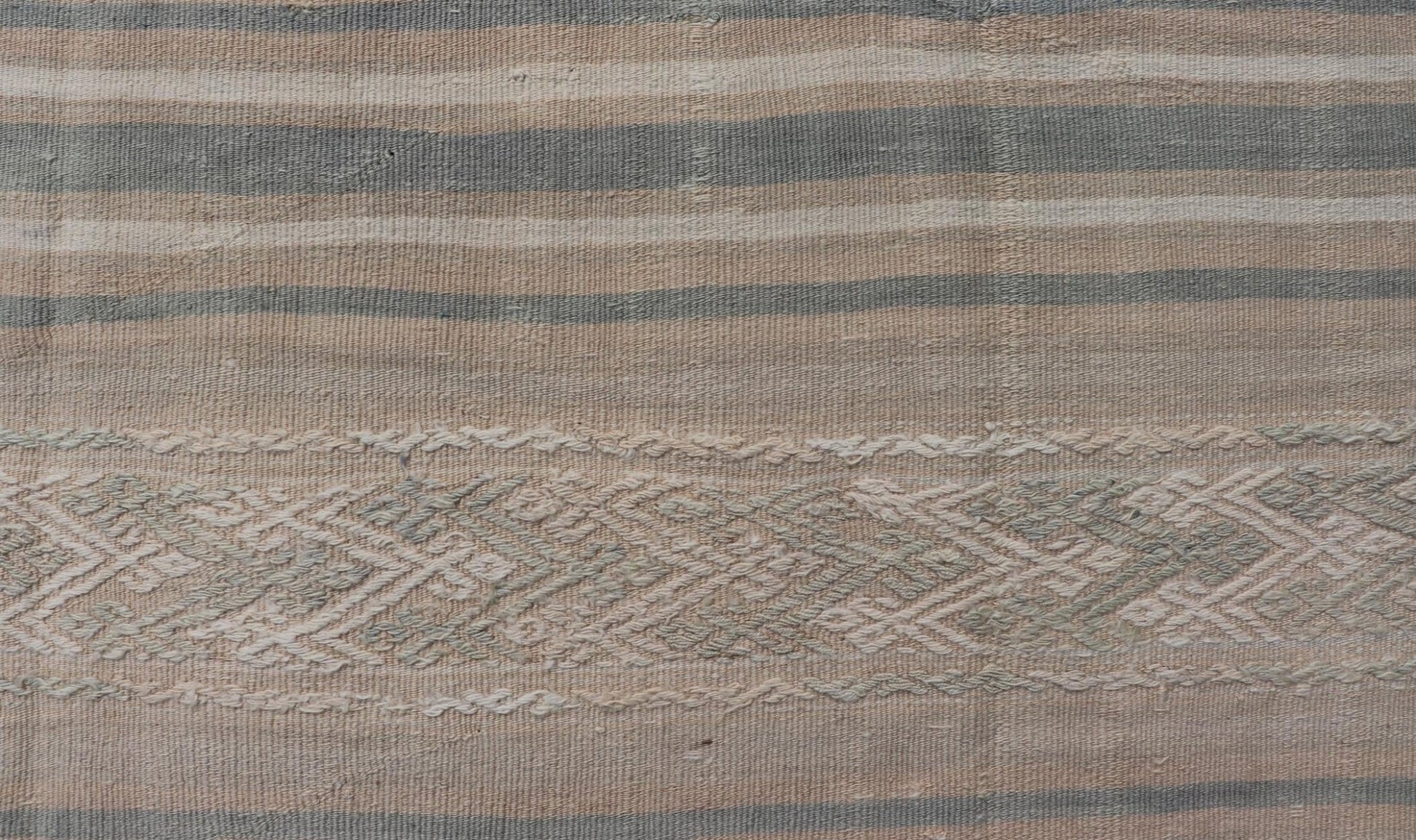 Measures: 5'0 x 7'8 Turkish Vintage Flat - Weave Kilim with Tribal Embroideries in Earthy Tones. Keivan Woven Arts / rug EN - 13605, country of origin / type: Turkey / Kilim, circa 1950 This vintage Turkish Kilim rug features a contemporary geom... - Keivan Woven ArtsEN - 13605 - 21733Rug