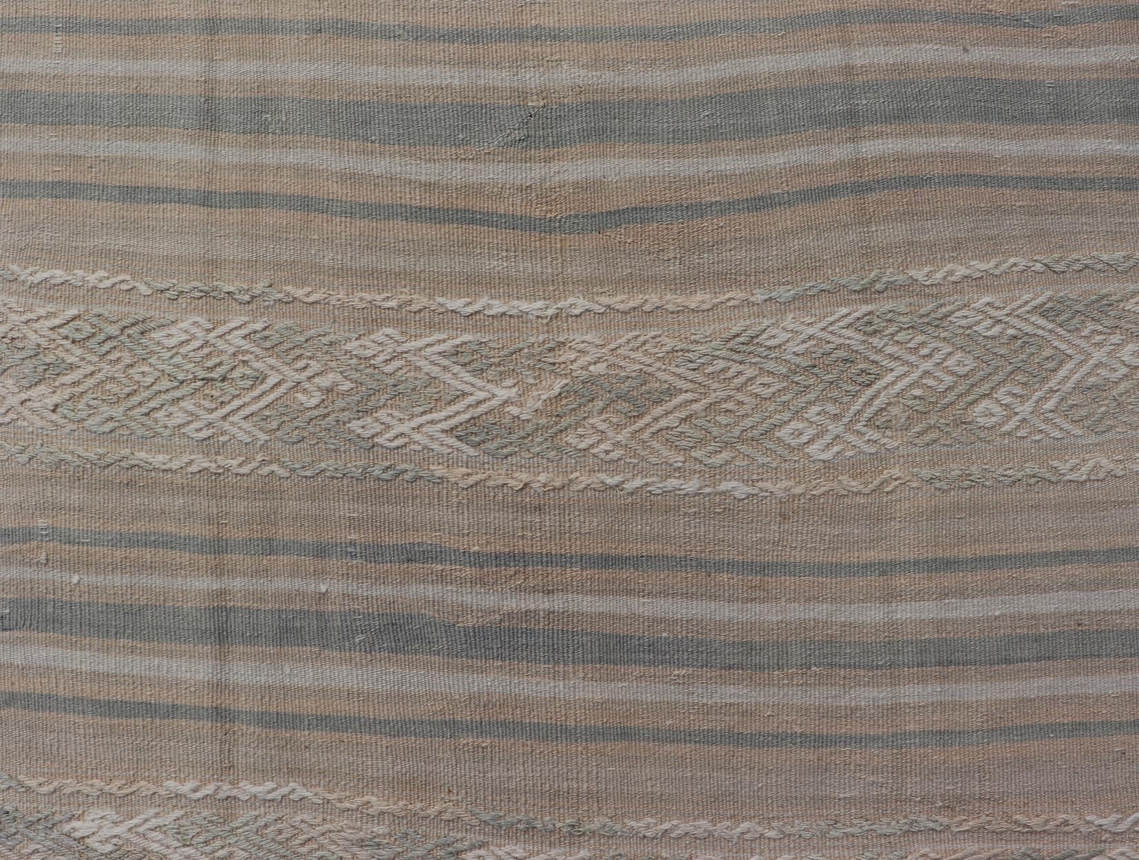 Measures: 5'0 x 7'8 Turkish Vintage Flat - Weave Kilim with Tribal Embroideries in Earthy Tones. Keivan Woven Arts / rug EN - 13605, country of origin / type: Turkey / Kilim, circa 1950 This vintage Turkish Kilim rug features a contemporary geom... - Keivan Woven ArtsEN - 13605 - 21733Rug
