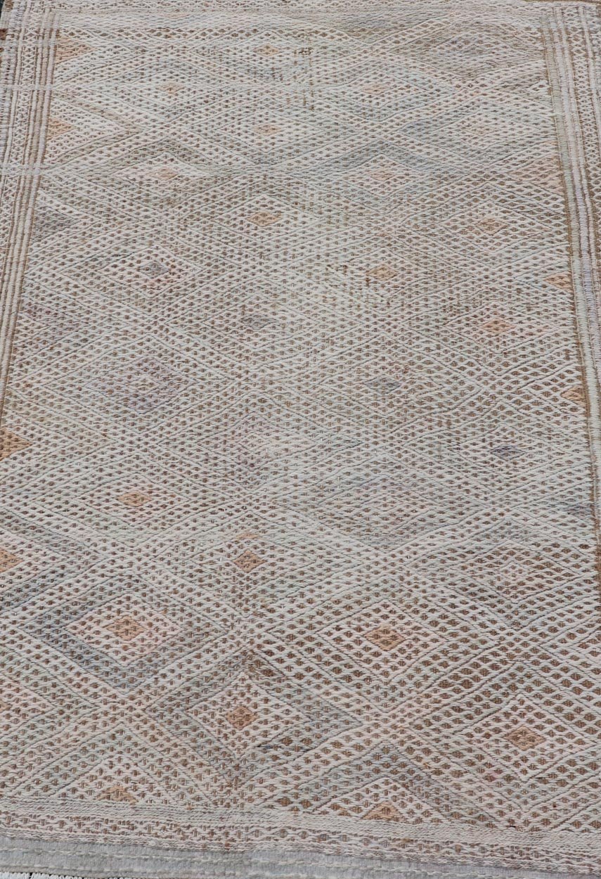 Tan and Cream Vintage Turkish Embroidered Rug with Geometric Diamond Design Embroidered vintage Kilim rug from Turkey in shades of tan and cream with geometric pattern, Keivan Woven Arts / rug EEN - 13656, country of origin / type: Turkey / Kilim,... - Keivan Woven ArtsEN - 13656 - 18836Rug
