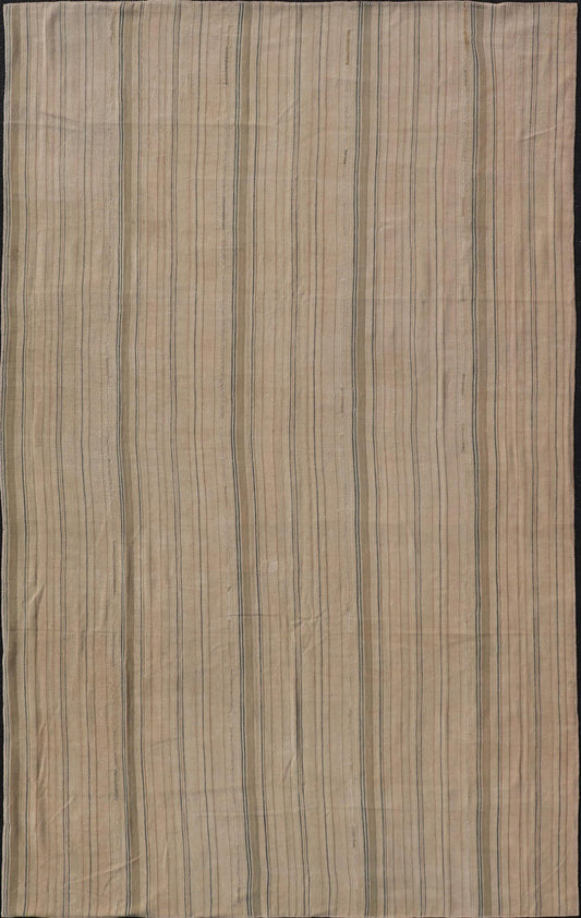 Measures: 7'6 x 12'8 Turkish Vintage Kilim Rug with in Tan, Taupe, Brown, Blue, and Earth Tones. Keivan Woven Arts / rug EN - 13943, country of origin / type: Turkey / Kilim, circa 1950 This vintage flat - woven Kilim features a minimalist design... - Keivan Woven ArtsEN - 13943 - 21751