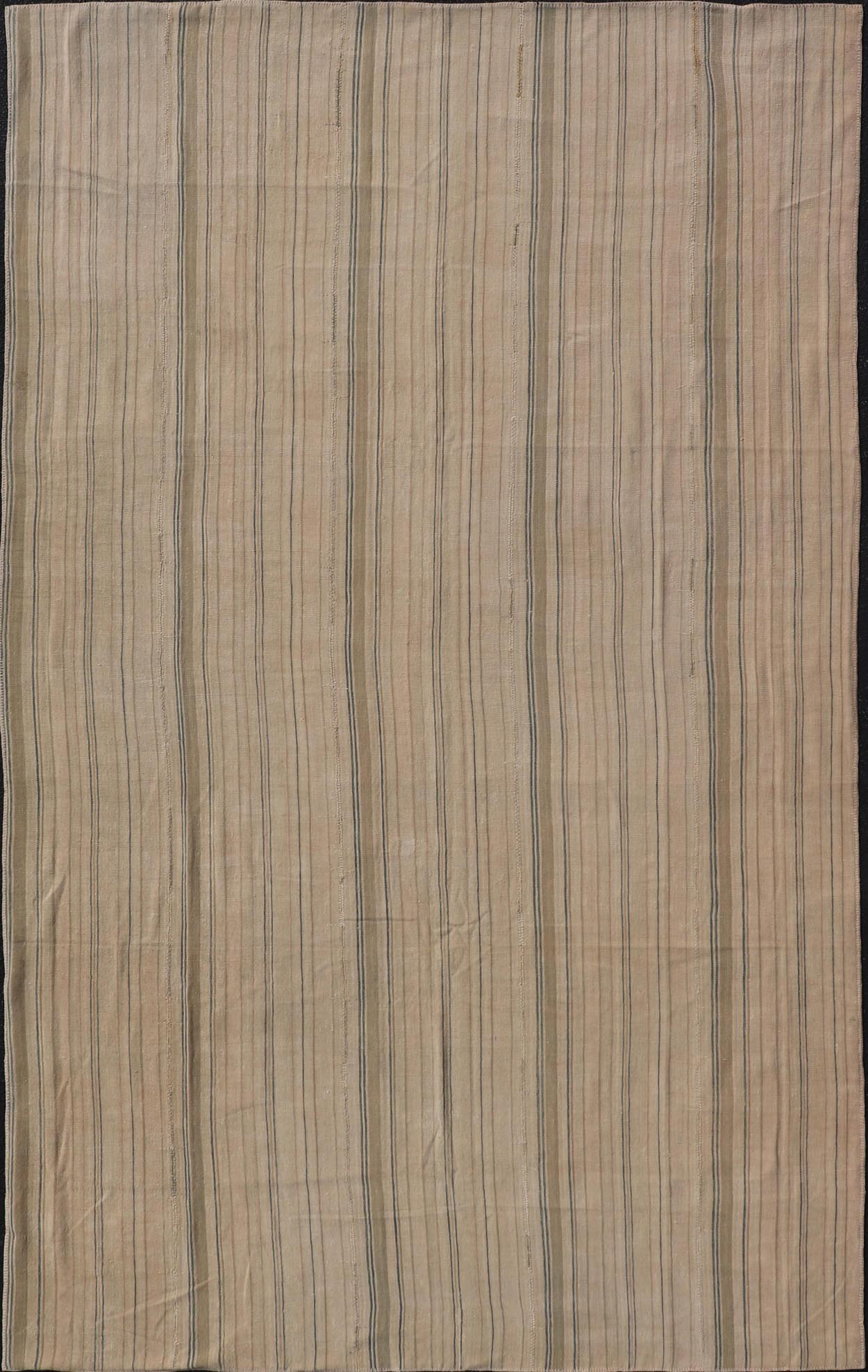 Measures: 7'6 x 12'8 Turkish Vintage Kilim Rug with in Tan, Taupe, Brown, Blue, and Earth Tones. Keivan Woven Arts / rug EN - 13943, country of origin / type: Turkey / Kilim, circa 1950 This vintage flat - woven Kilim features a minimalist design... - Keivan Woven ArtsEN - 13943 - 21751Rug