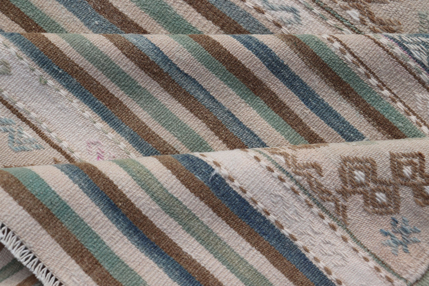 Measures: 5'7 x 9'9 Turkish Flat - Weave Kilim with Stripes and Embroideries In Blue, Green, and Cream. Keivan Woven Arts / rug EN - 13966, country of origin / type: Turkey / Kilim, circa 1950 This vintage Turkish Kilim rug features a contempora... - Keivan Woven ArtsEN - 13966 - 22704Rug