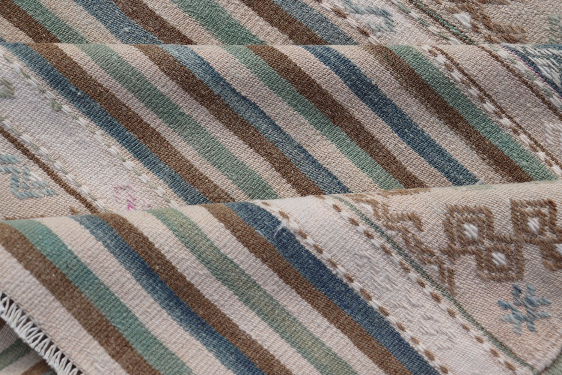 Measures: 5'7 x 9'9 Turkish Flat - Weave Kilim with Stripes and Embroideries In Blue, Green, and Cream. Keivan Woven Arts / rug EN - 13966, country of origin / type: Turkey / Kilim, circa 1950 This vintage Turkish Kilim rug features a contempora... - Keivan Woven ArtsEN - 13966 - 22704Rug