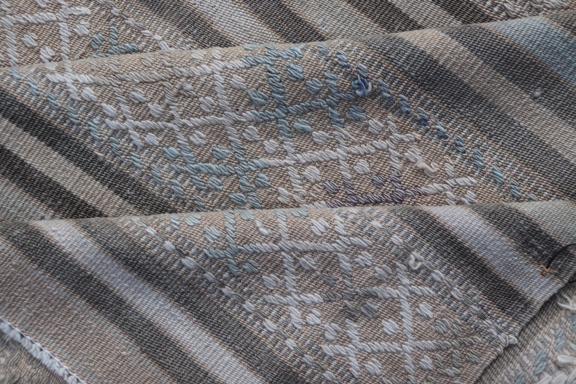 Measures: 5'6 x 8'3 Turkish Flat - Weave Kilim with Embroideries in Taupe, Tan, Cream, and Blue. Keivan Woven Arts / rug EN - 14002, country of origin / type: Turkey / Kilim, circa 1950 This vintage Turkish Kilim rug features a contemporary geom... - Keivan Woven ArtsEN - 14002 - 21757Rug