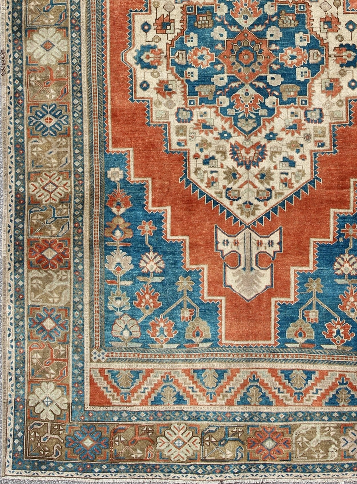 Vintage Turkish Oushak Rug Renowned for their distinctive composition and use of warm hues, Oushak rugs are among the most captivating Turkish carpets. This Oushak rug features a centre medallion and a large - scale design that showcases floral mo... - Keivan Woven ArtsEN - 140029 - 5546Rug