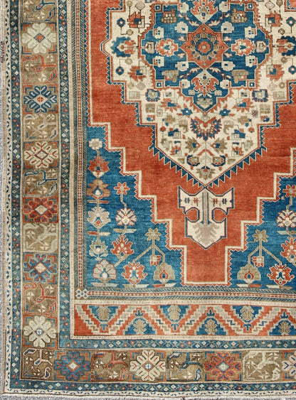 Vintage Turkish Oushak Rug Renowned for their distinctive composition and use of warm hues, Oushak rugs are among the most captivating Turkish carpets. This Oushak rug features a centre medallion and a large - scale design that showcases floral mo... - Keivan Woven ArtsEN - 140029 - 5546Rug