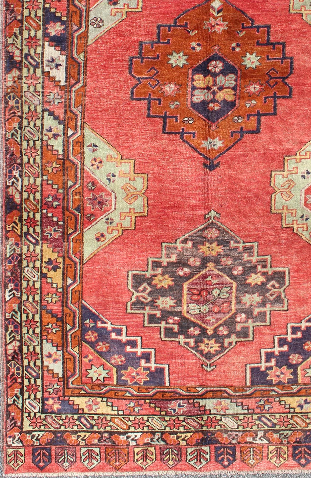Red field vintage Turkish Oushak rug with vertical geometric medallions, rug en - 140057, country of origin / type: Turkey / Oushak, circa 1940 This vintage Turkish Oushak gallery rug (circa mid - 20th century) features a unique blend of colors and ... - Keivan Woven ArtsEN - 140057 - 5560Rug