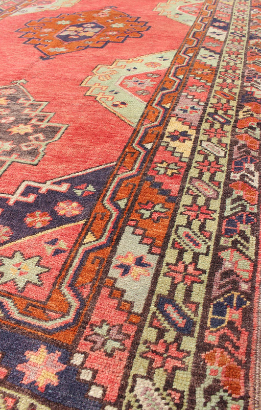 Red field vintage Turkish Oushak rug with vertical geometric medallions, rug en - 140057, country of origin / type: Turkey / Oushak, circa 1940 This vintage Turkish Oushak gallery rug (circa mid - 20th century) features a unique blend of colors and ... - Keivan Woven ArtsEN - 140057 - 5560