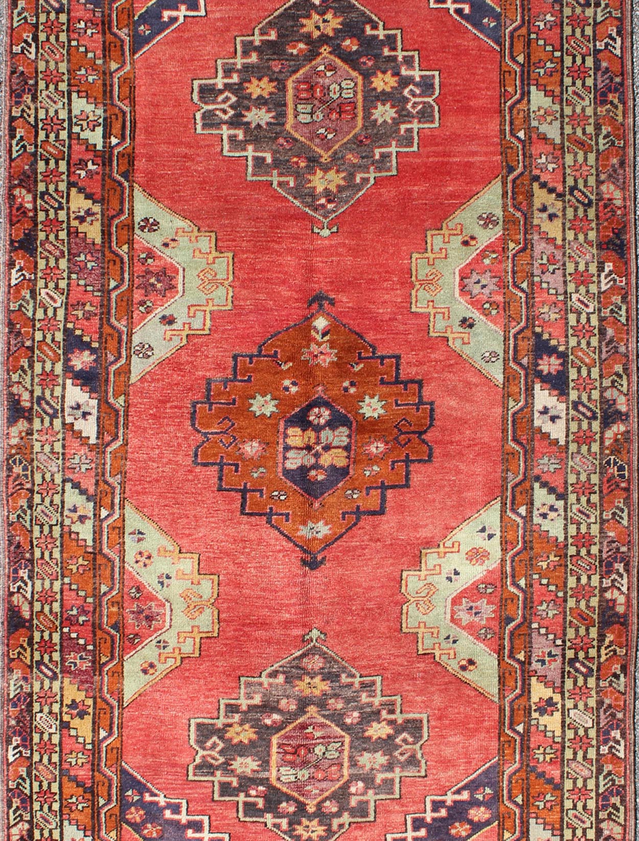 Red field vintage Turkish Oushak rug with vertical geometric medallions, rug en - 140057, country of origin / type: Turkey / Oushak, circa 1940 This vintage Turkish Oushak gallery rug (circa mid - 20th century) features a unique blend of colors and ... - Keivan Woven ArtsEN - 140057 - 5560Rug