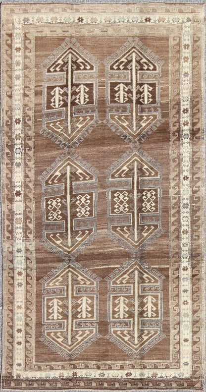 Brown background 1940s Turkish Oushak rug with six tribal medallions, rug en - 140069, country of origin / type: Turkey / Oushak, circa 1940s The brown background of this vintage Oushak rug from Turkey (circa mid - 20th century) is home to six large... - Keivan Woven ArtsEN - 140069 - 5568Rug