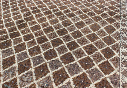 Turkish Rug with Unique Design This vintage Mid - Century Turkish rug features a contemporary design on a predominantly chocolate - brown background with ivory outlines and hints of light icy blue. Measures: 3'9 x 5'4. - Keivan Woven ArtsEN - 140196 - 5582Rug