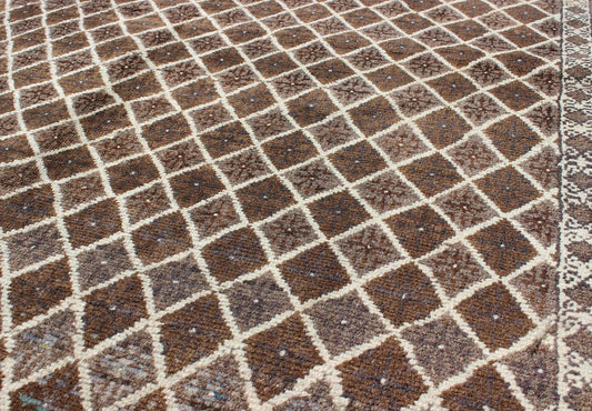 Turkish Rug with Unique Design This vintage Mid - Century Turkish rug features a contemporary design on a predominantly chocolate - brown background with ivory outlines and hints of light icy blue. Measures: 3'9 x 5'4. - Keivan Woven ArtsEN - 140196 - 5582