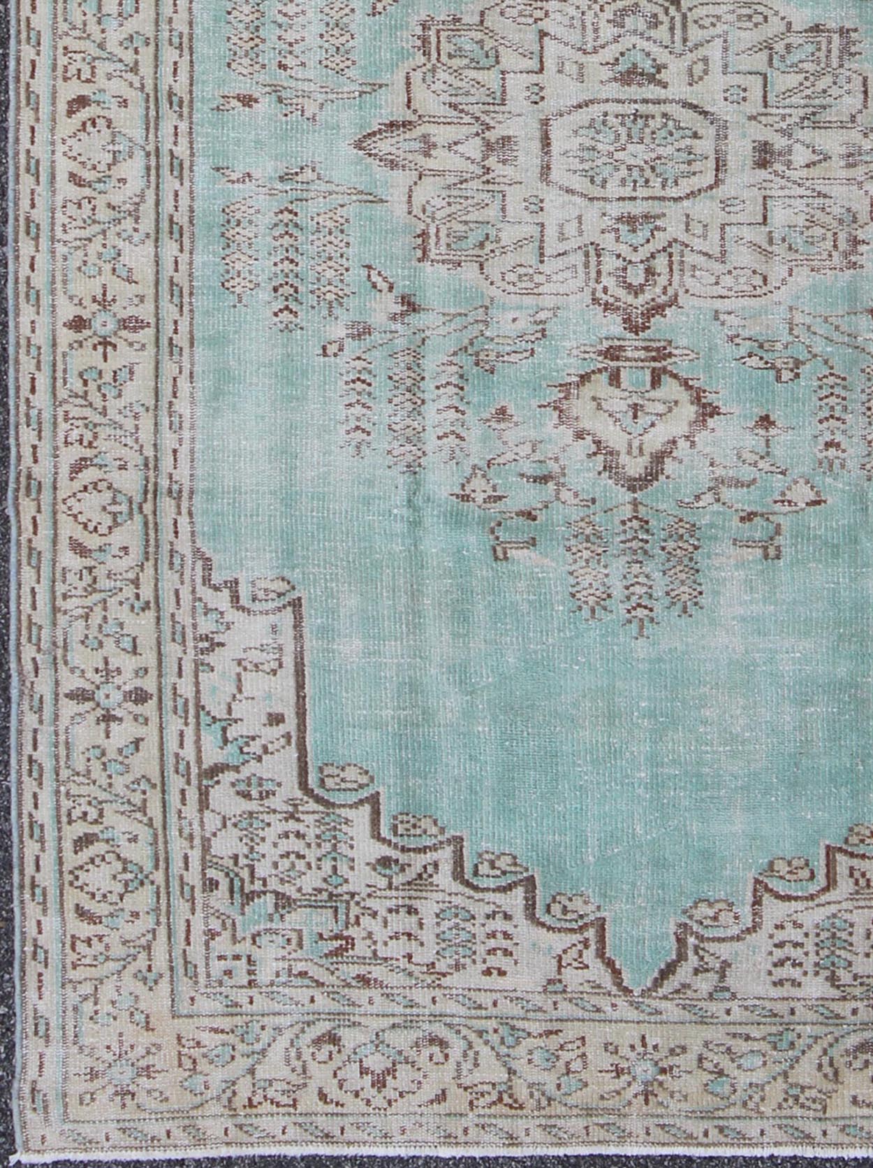 Vintage Oushak Rug with Aqua Blue Color This Turkish Oushak rug displays a unique aqua blue as the main color background. Other colors include brown and light taupe. The bold and geometric design of this Turkish carpet is soften with the use of ... - Keivan Woven ArtsEN - 140205 - 5586Rug