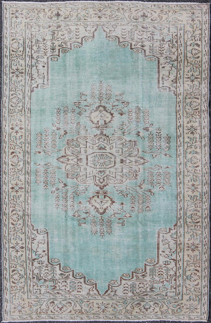 Vintage Oushak Rug with Aqua Blue Color This Turkish Oushak rug displays a unique aqua blue as the main color background. Other colors include brown and light taupe. The bold and geometric design of this Turkish carpet is soften with the use of ... - Keivan Woven ArtsEN - 140205 - 5586Rug
