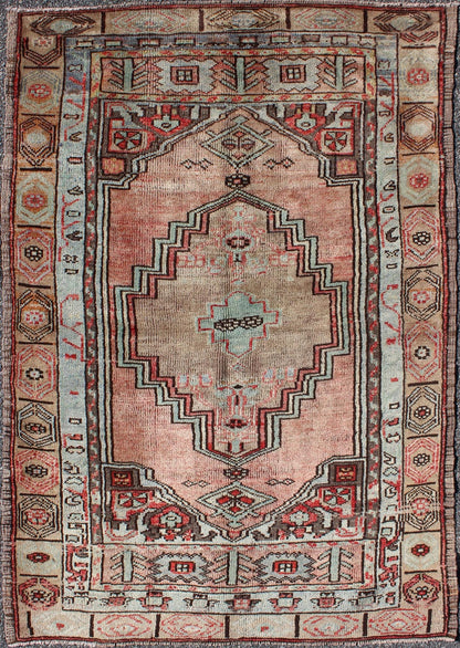 Salmon and pink vintage Turkish Oushak rug with stylized tribal medallion, rug en - 140232, country of origin / type: Turkey / Oushak, circa 1940 This vintage Turkish Oushak rug features an intricately beautiful design with a tribal aesthetic. The... - Keivan Woven ArtsEN - 140232 - 5596Rug