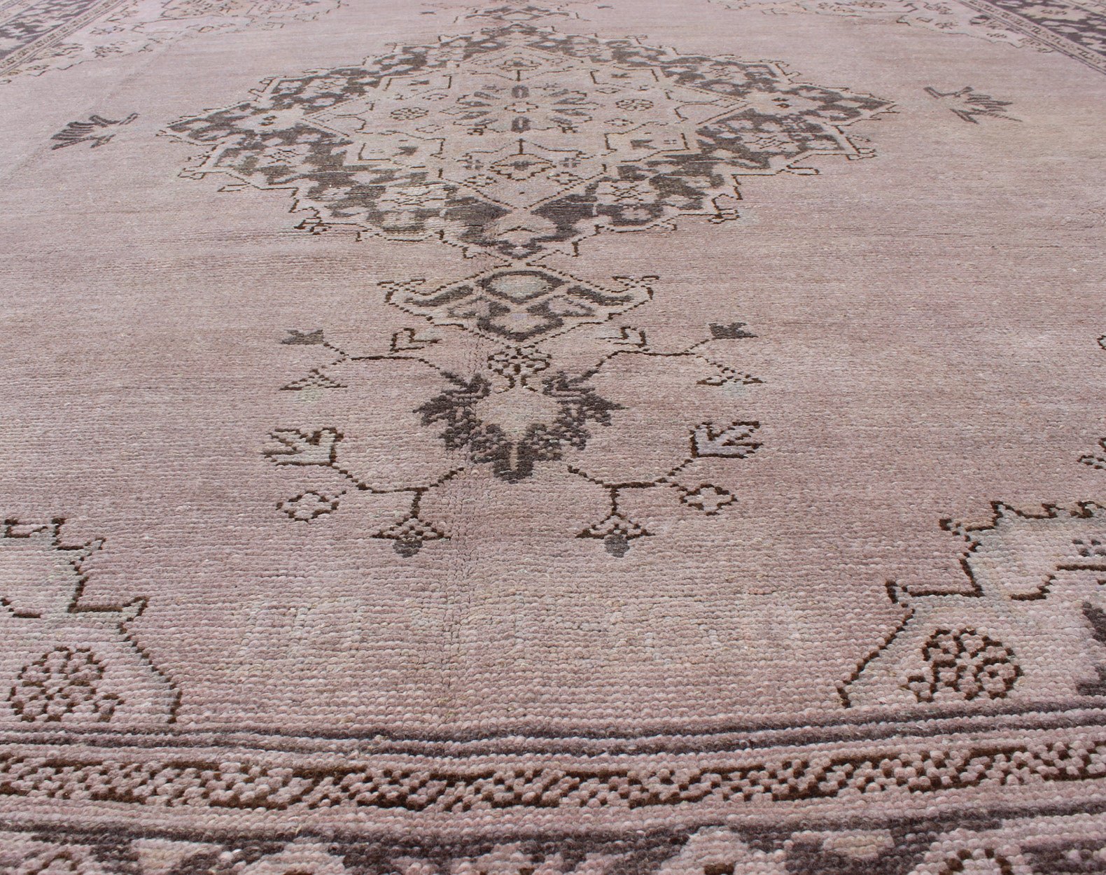 Antique Oushak With Medallion design in Lavender, Charcoal Brown, pale blue Antique Oushak With Medallion design. Keivan Woven Arts / rug/ EN - 140261, country of origin / type: Turkey / Oushak, circa 1930's Early - 20th century Measures: 8... - Keivan Woven ArtsEN - 140261 - 5616Rug