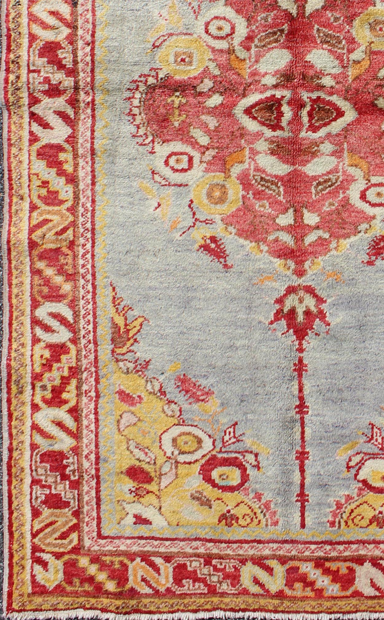 Vintage Turkish Oushak Rug with Floral Medallion & Cornices on Light Gray Field Turkish Oushak Rug with Floral Medallion & Cornices on Light Gray rug/en - 140281 origin/turkey kwarugs This vintage Oushak rug features an intricately beautifu... - Keivan Woven ArtsEN - 140281 - 5622Rug