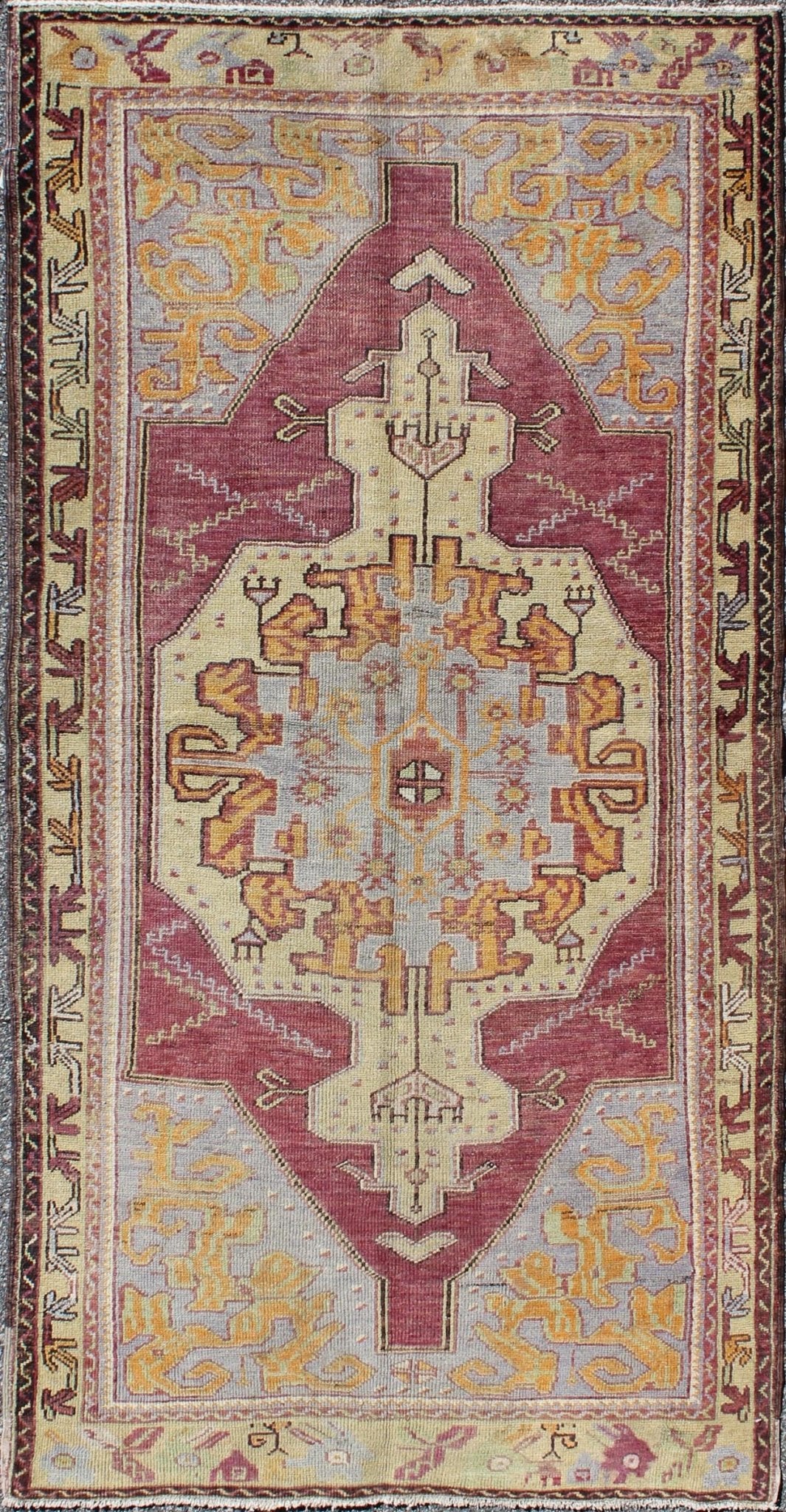 Purple and blue vintage Turkish Oushak rug with layered geometric medallion, rug en - 140282, country of origin / type: Turkey / Oushak, circa 1940 This vintage Turkish Oushak rug features an intricately beautiful design with a tribal aesthetic. T... - Keivan Woven ArtsEN - 140282 - 5626Rug