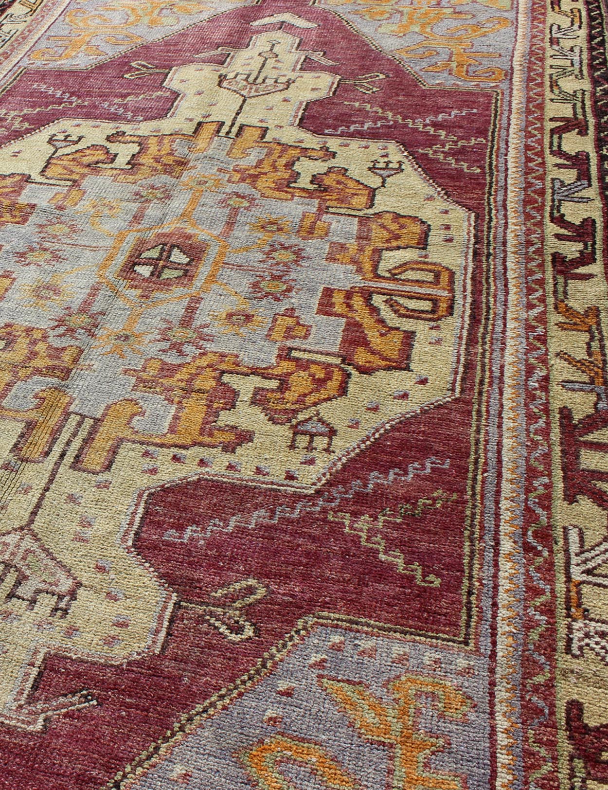 Purple and blue vintage Turkish Oushak rug with layered geometric medallion, rug en - 140282, country of origin / type: Turkey / Oushak, circa 1940 This vintage Turkish Oushak rug features an intricately beautiful design with a tribal aesthetic. T... - Keivan Woven ArtsEN - 140282 - 5626Rug