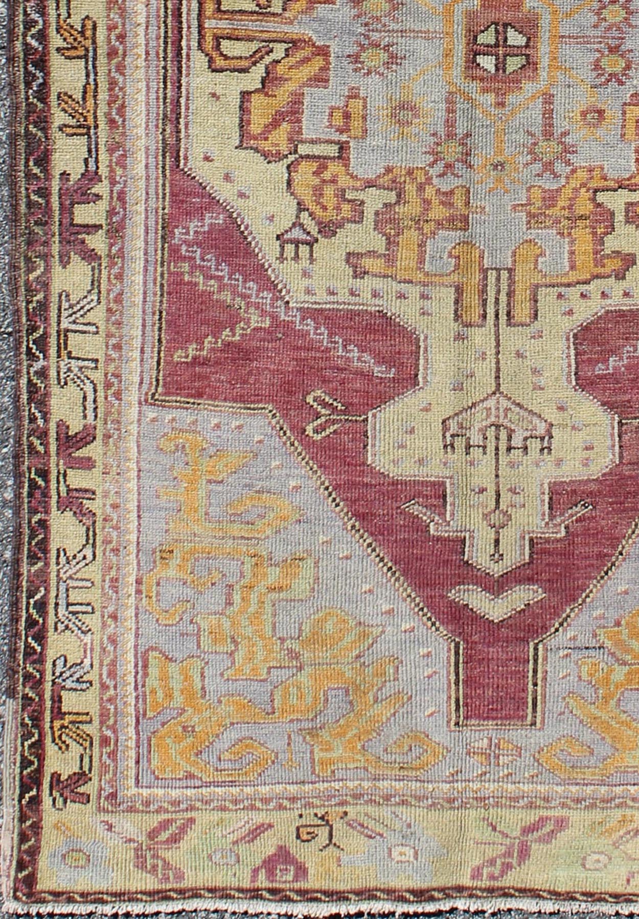 Purple and blue vintage Turkish Oushak rug with layered geometric medallion, rug en - 140282, country of origin / type: Turkey / Oushak, circa 1940 This vintage Turkish Oushak rug features an intricately beautiful design with a tribal aesthetic. T... - Keivan Woven ArtsEN - 140282 - 5626Rug