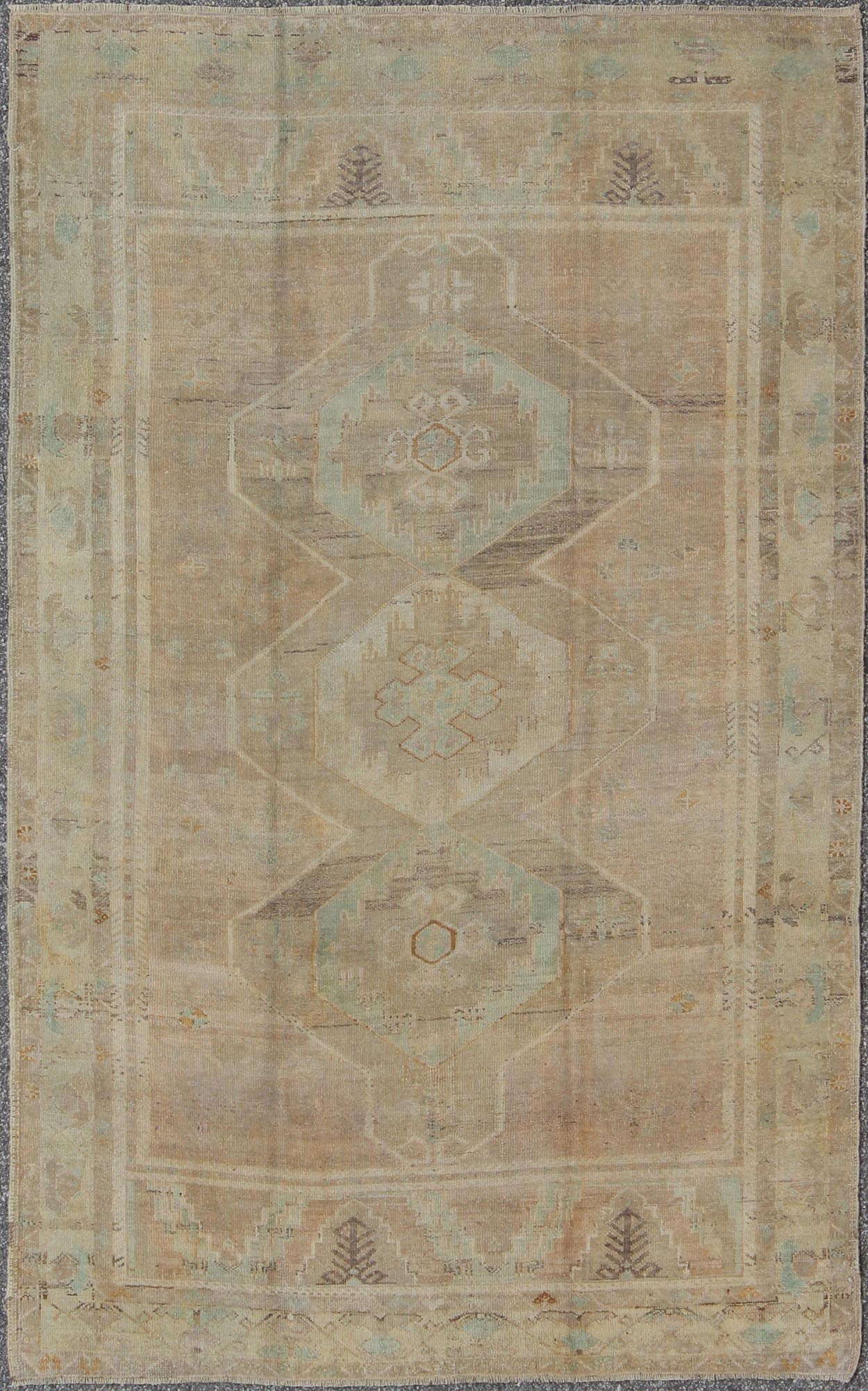 Vintage Hand Knotted Turkish Oushak Neutral Colors Rug Keivan Woven Arts rug / EN - 140334 Mid 20th Century Characterized by a comely and highly representative Oushak composition, this vintage carpet beautifully communicates the finer stren... - Keivan Woven ArtsEN - 140334 - 5630Rug