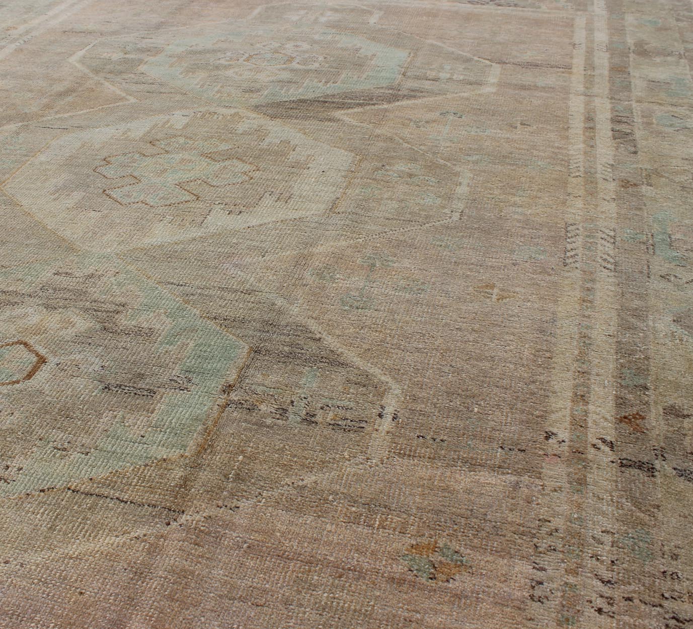 Vintage Hand Knotted Turkish Oushak Neutral Colors Rug Keivan Woven Arts rug / EN - 140334 Mid 20th Century Characterized by a comely and highly representative Oushak composition, this vintage carpet beautifully communicates the finer stren... - Keivan Woven ArtsEN - 140334 - 5630Rug