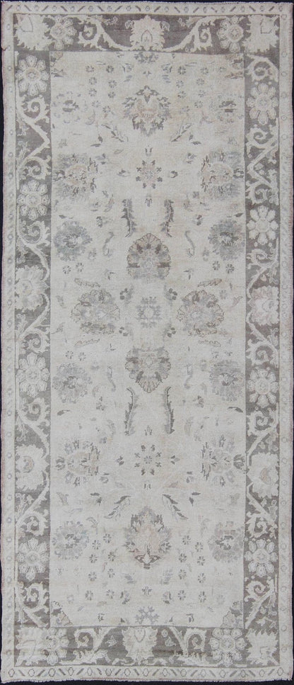 Oushak Gallery Runner with Traditional Design in Taupe, Gray and Cream Gray and cream vintage Turkish gallery,rug en - 140377, country of origin / type: Turkey / Oushak, circa 1940 Handwoven in mid - 20th century Turkey, this vintage Oushak c... - Keivan Woven ArtsEN - 140377 - 6358Rug