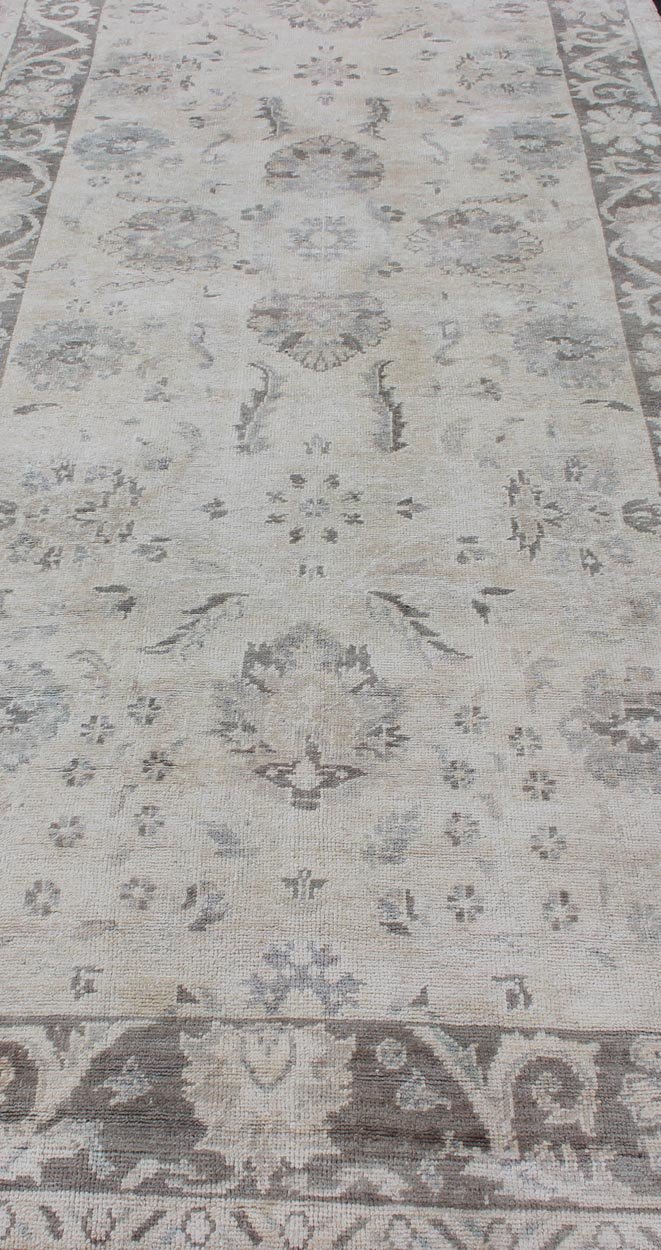 Oushak Gallery Runner with Traditional Design in Taupe, Gray and Cream Gray and cream vintage Turkish gallery,rug en - 140377, country of origin / type: Turkey / Oushak, circa 1940 Handwoven in mid - 20th century Turkey, this vintage Oushak c... - Keivan Woven ArtsEN - 140377 - 6358Rug