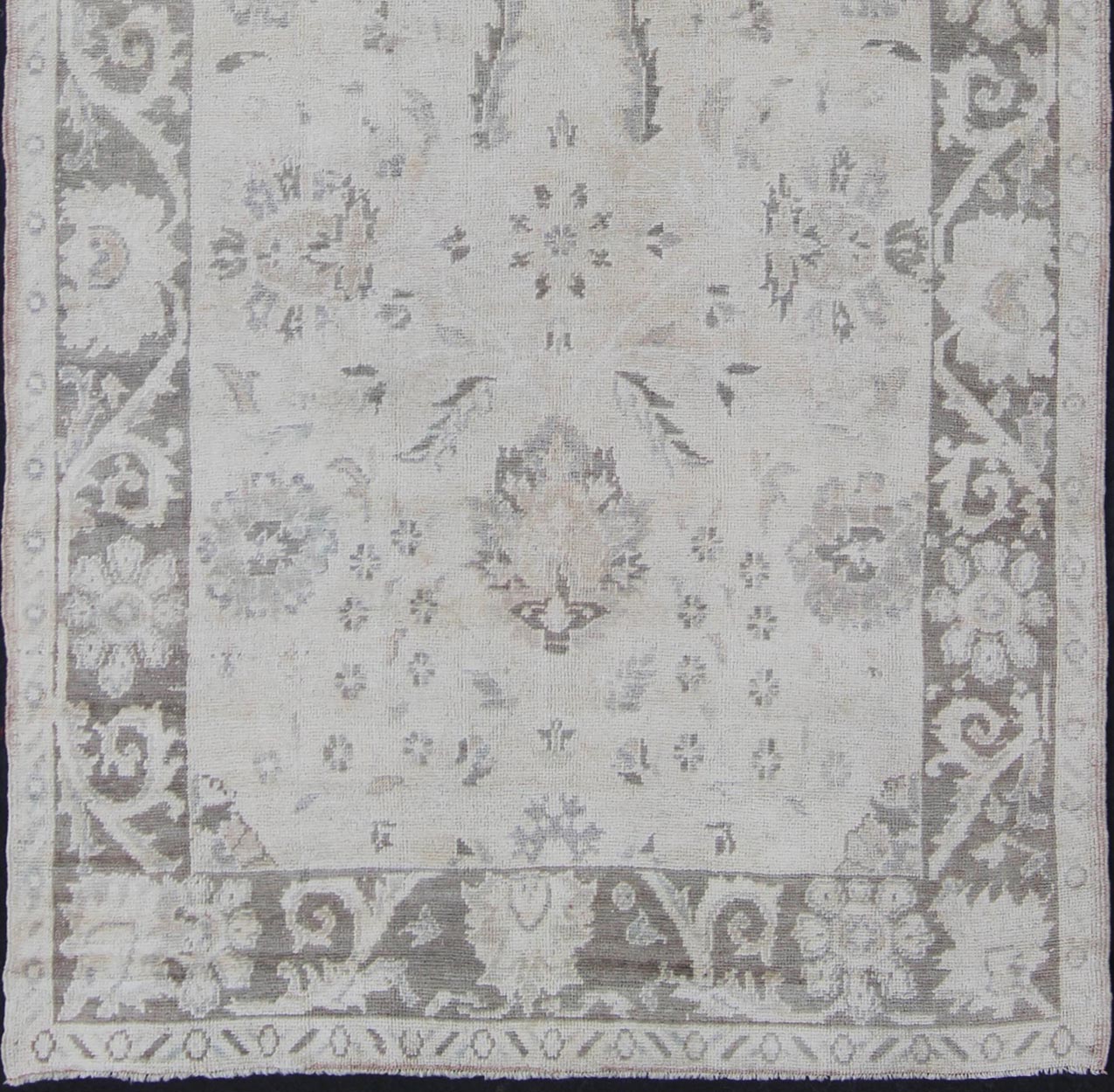 Oushak Gallery Runner with Traditional Design in Taupe, Gray and Cream Gray and cream vintage Turkish gallery,rug en - 140377, country of origin / type: Turkey / Oushak, circa 1940 Handwoven in mid - 20th century Turkey, this vintage Oushak c... - Keivan Woven ArtsEN - 140377 - 6358Rug
