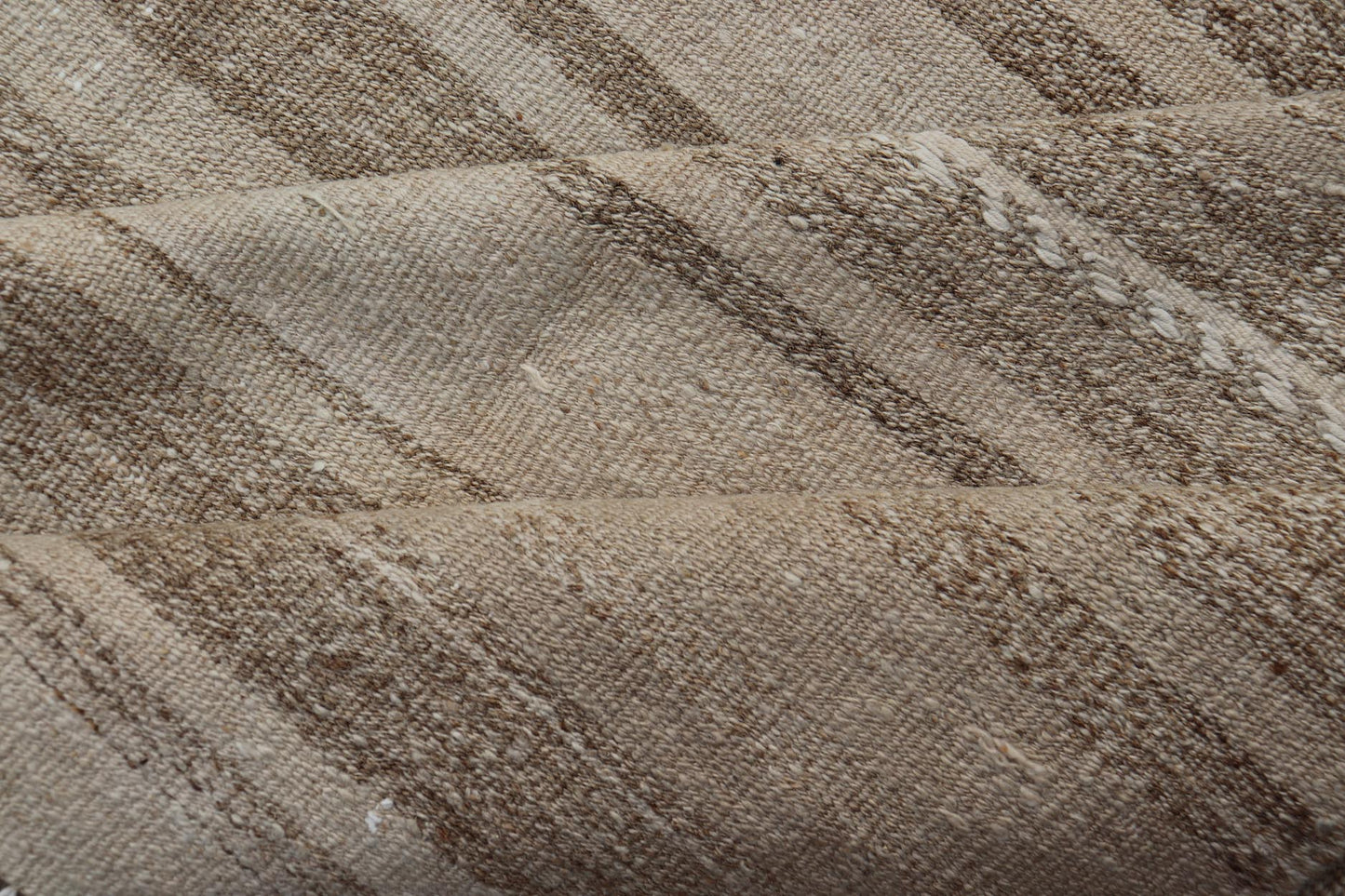 Measures: 4'6 x 13'0 Vintage Turkish Flat - Weave Gallery Runner with Minimalist & Modern Design. Keivan Woven Arts / rug / EN - 14040, country of origin / type: Turkey / Kilim, circa 1960 This softly striped - design vintage runner from Turkey fe... - Keivan Woven ArtsEN - 14040 - 21769Rug