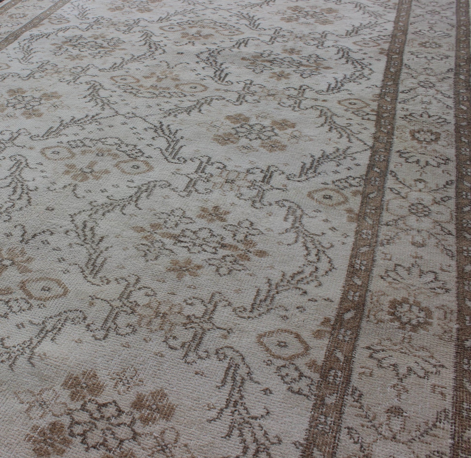 Vintage Turkish Oushak Carpet with Ivory Ground and Repeating Floral Design. Keivan Woven Arts / circa/1940 rug/ EN - 140436 Mid - 20th Century Vintage Oushak. Measures: 5'2 x 8'9. The design of this beautiful vintage Oushak rug from mid - 20th centu... - Keivan Woven ArtsEN - 140436 - 5664
