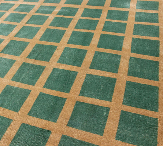 Green and Yellow Minimalist design Turkish Mid - Century Modern rug, rug en - 140442, country of origin / type: Turkey / Oushak, circa 1950. This modern - design vintage Turkish rug features a minimalist geometric large checkerboard pattern set atop a... - Keivan Woven ArtsEN - 140442 - 6366Rug
