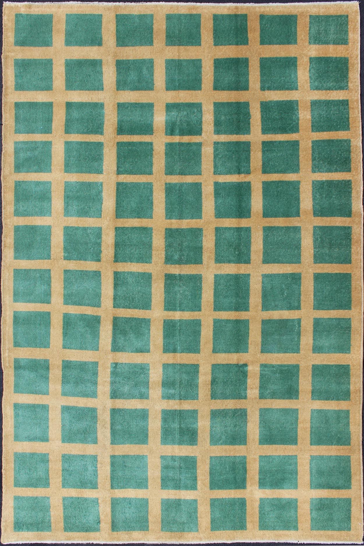 Green and Yellow Minimalist design Turkish Mid - Century Modern rug, rug en - 140442, country of origin / type: Turkey / Oushak, circa 1950. This modern - design vintage Turkish rug features a minimalist geometric large checkerboard pattern set atop a... - Keivan Woven ArtsEN - 140442 - 6366Rug