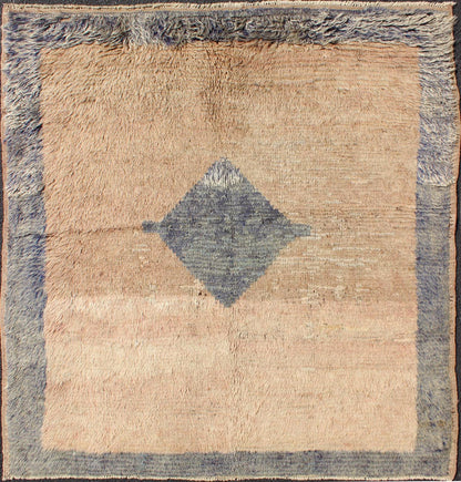 Modern & Minimalist Design Turkish Vintage Tulu Rug in Light Peach & Gray Blue. Vintage Tulu Turkish rug in Minimalist design and modern design with single diamond medallion, Keivan Woven Arts / rug EN - 140516, country of origin / type: Turkey / ... - Keivan Woven ArtsEN - 140516 - 6288Rug